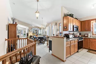 8813 Stonebrooke Ct, Woodbury, MN 55125 - Photo 4