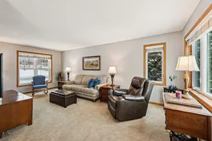 9000 Parkside Dr, Woodbury, MN 55125 - Photo 12