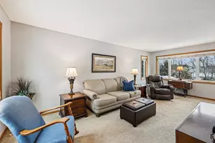 9000 Parkside Dr, Woodbury, MN 55125 - Photo 8