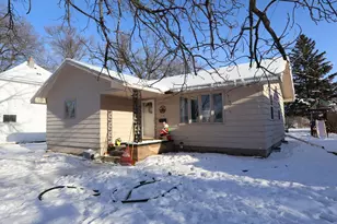 714 Lyndale Ave, Morris, MN 56267 - Photo 2