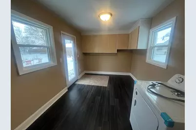 215 N Maple Street, Chaska, MN 55318 - Photo 6
