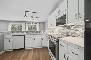 11557 Carriage Ct, Eden Prairie, MN 55344 - Photo 10