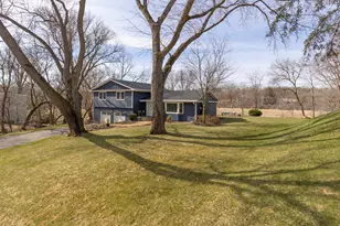 18427 Heathcote Ln, Wayzata, MN 55391 - Photo 4