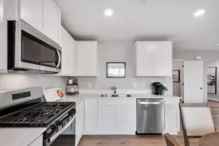 17584 Driscoll Pl, Lakeville, MN 55044 - Photo 4