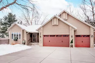 129 Hemlock Pl, Vadnais Heights, MN 55127 - Photo 2