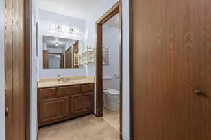 10451 Greenbrier Rd, Hopkins, MN 55305 - Photo 14