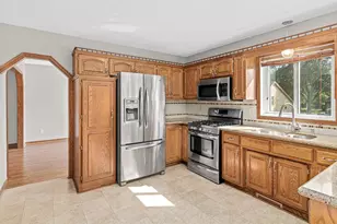 136 71 1/2 Way NE, Fridley, MN 55432 - Photo 8