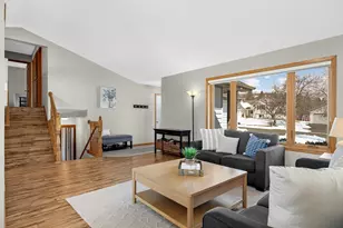 1251 Lake Susan Hills Dr, Chanhassen, MN 55317 - Photo 10