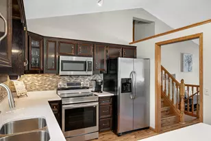 1251 Lake Susan Hills Dr, Chanhassen, MN 55317 - Photo 4