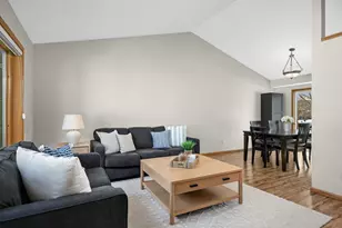 1251 Lake Susan Hills Dr, Chanhassen, MN 55317 - Photo 8