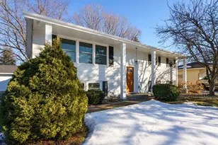 1404 Primrose Curve, Roseville, MN 55113 - Photo 6