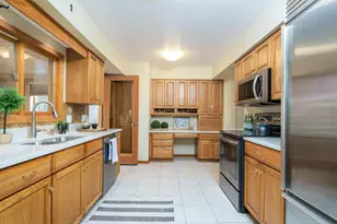 1404 Primrose Curve, Roseville, MN 55113 - Photo 14