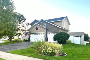 213 Ardennes Ave E, Shakopee, MN 55379 - Photo 38