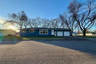 203 8th St SE, Barnesville, MN 56514 - Photo 2