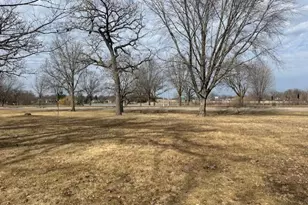 700 Oakland Pl NE, Austin, MN 55912 - Photo 4