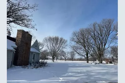 700 Oakland Place NE, Austin, MN 55912 - Photo 2