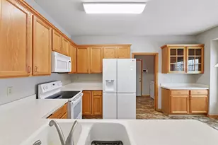 4125 Lawndale Ln N, Plymouth, MN 55446 - Photo 12