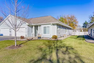 1427 Ravoux Ln, Chaska, MN 55318 - Photo 2