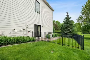 541 Lake Ridge Dr, Shoreview, MN 55126 - Photo 8