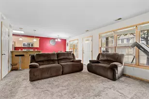 1883 Garden Way, Saint Paul, MN 55119 - Photo 8