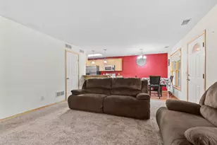 1883 Garden Way, Saint Paul, MN 55119 - Photo 6