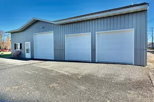 425 4th St, International Falls, MN 56649 - Photo 2