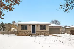 1018 Mulberry St, Taylors Falls, MN 55084 - Photo 2