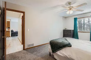 927 Pondview Ct, Vadnais Heights, MN 55127 - Photo 16