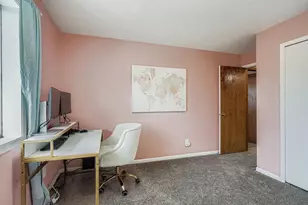 927 Pondview Ct, Vadnais Heights, MN 55127 - Photo 1