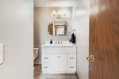 927 Pond View Court, Vadnais Heights, MN 55127 - Photo 10