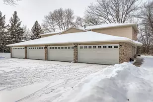 927 Pondview Ct, Vadnais Heights, MN 55127 - Photo 8