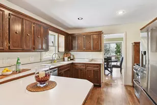 1521 Crest Dr, Chaska, MN 55318 - Photo 12