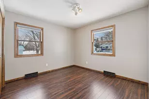 1521 Crest Dr, Chaska, MN 55318 - Photo 20