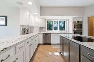 11808 Tapestry Ln, Hopkins, MN 55305 - Photo 4