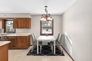 6381 Rath Dr, Woodbury, MN 55125 - Photo 8