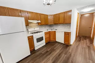 3677 Gershwin Ln N, Oakdale, MN 55128 - Photo 2