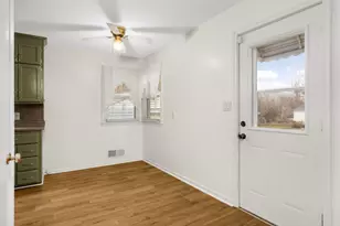 2112 Hawthorne Ave E, Saint Paul, MN 55119 - Photo 8