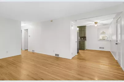 2112 Hawthorne Avenue E, Saint Paul, MN 55119 - Photo 6