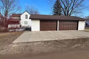 221 Main St, Currie, MN 56123 - Photo 2