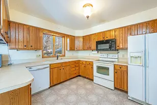 225 S 7th Ave E, Truman, MN 56088 - Photo 6