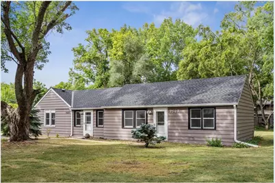 7527 Newton Avenue N, Brooklyn Park, MN 55444 - Photo 2