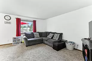 3945 Gershwin Ave N, Oakdale, MN 55128 - Photo 4