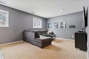 1077 Bonnieview Dr, Woodbury, MN 55129 - Photo 28