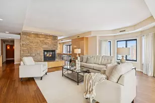 1235 Yale Pl, Minneapolis, MN 55403 - Photo 4