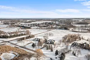 447 Theis Dr, Shakopee, MN 55379 - Photo 88