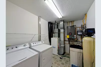 1213 E Ashmore Avenue, Montevideo, MN 56265 - Photo 12