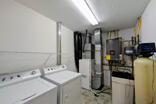 1213 E Ashmore Ave, Montevideo, MN 56265 - Photo 12