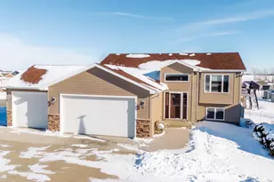 615 5th St NE, Plainview, MN 55964 - Photo 2