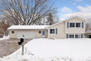 907 132nd Ln NE, Blaine, MN 55434 - Photo 2