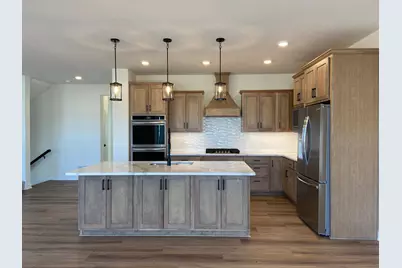 16651 S Manor Road, Eden Prairie, MN 55344 - Photo 2